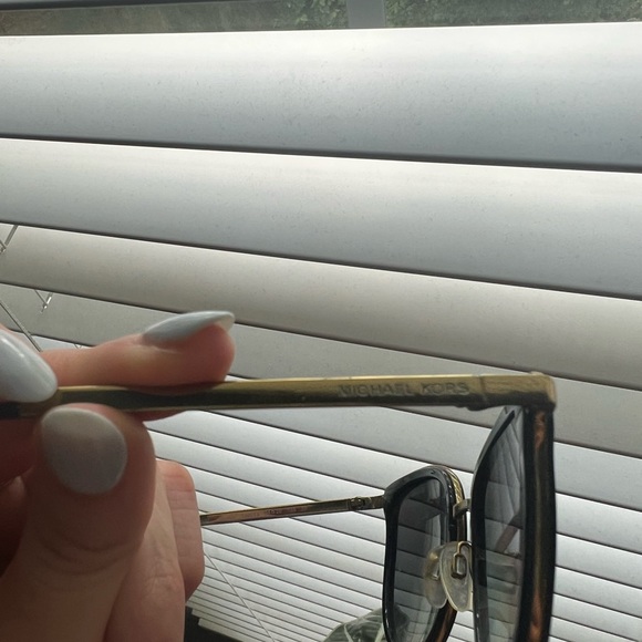 NEW MICHAEL KORS SUNGLASSES - Picture 4 of 5